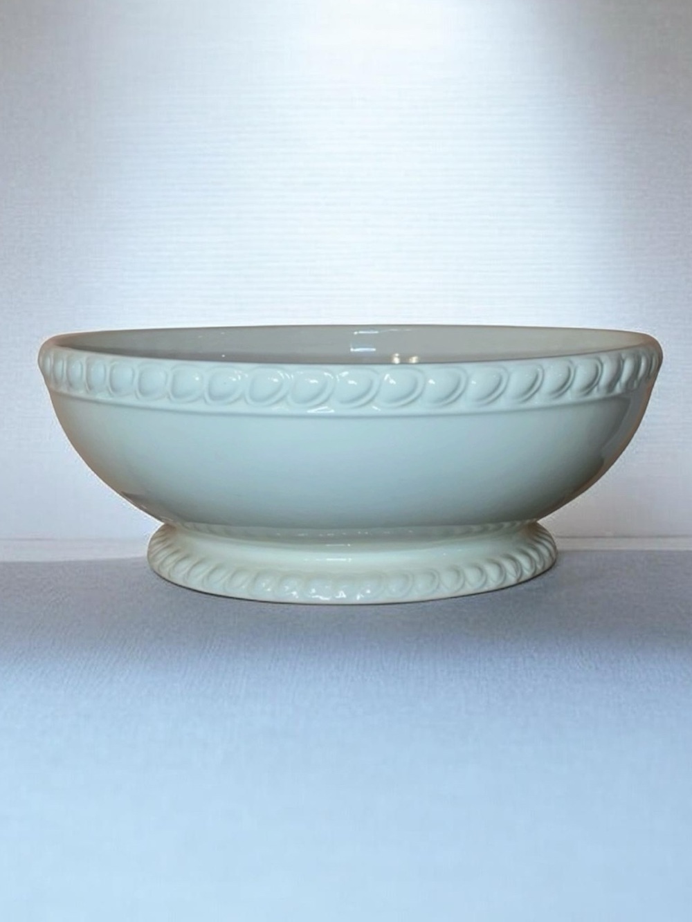 GOURMET EXPRESSIONS “Chalmers” Vintage Ceramic Centerpiece Serving Bowl White
